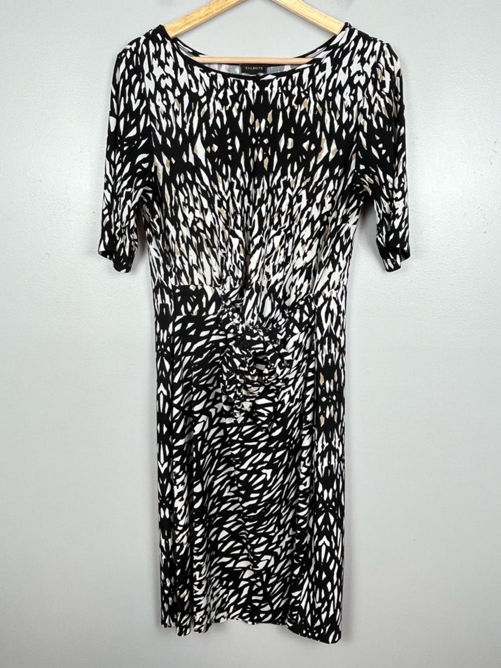 Talbots black beige & white tie detail stretchy poly spandex dress, size 10.
